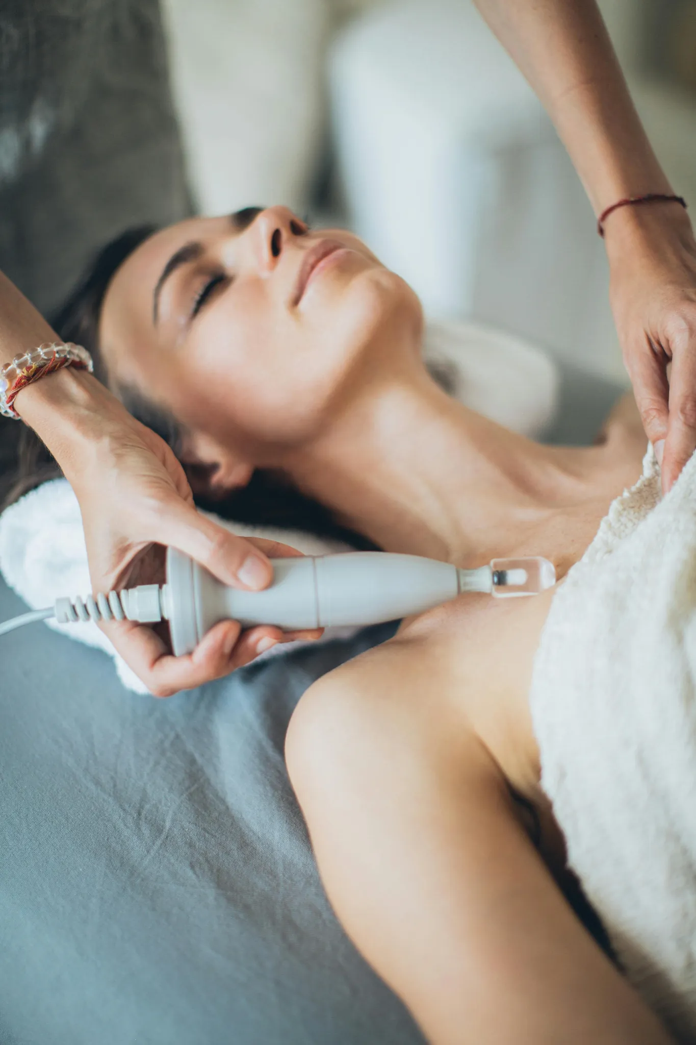 Customized skincare treatments for all skin types at Fleur Roz beauty lounge in Sharjah